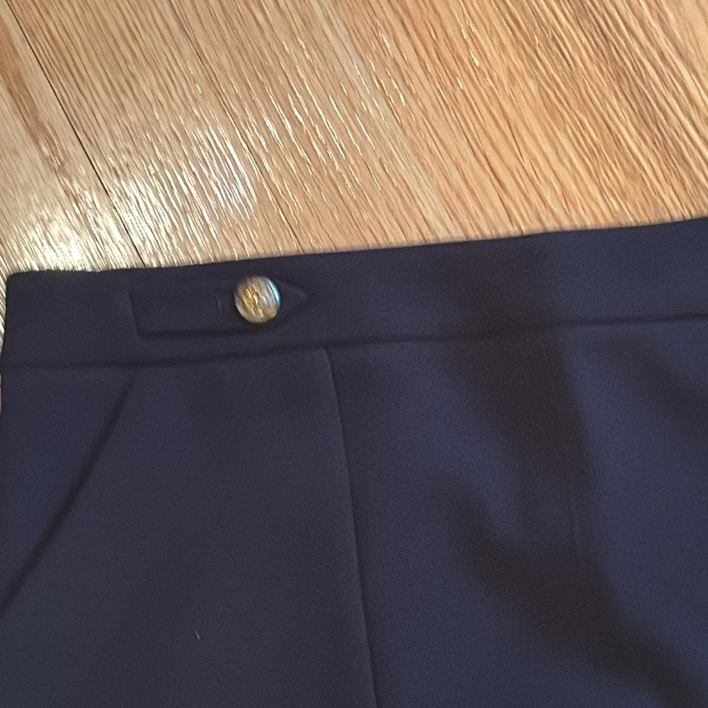 Gorgeous Banana Republic, mini A-lime skirt with a pleat in front - Picture 4 of 7